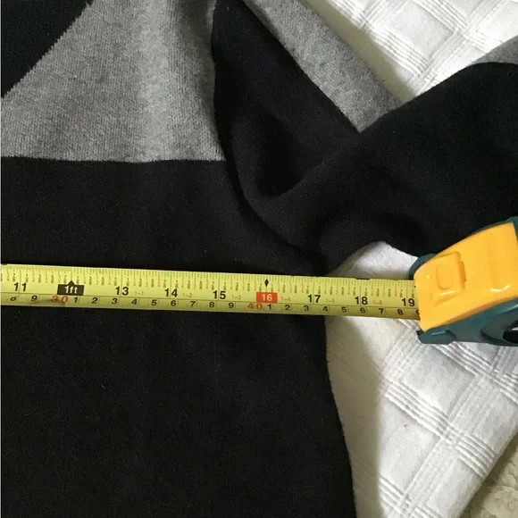 CYNTHIA ROWLEY sweater - Picture 9 of 9